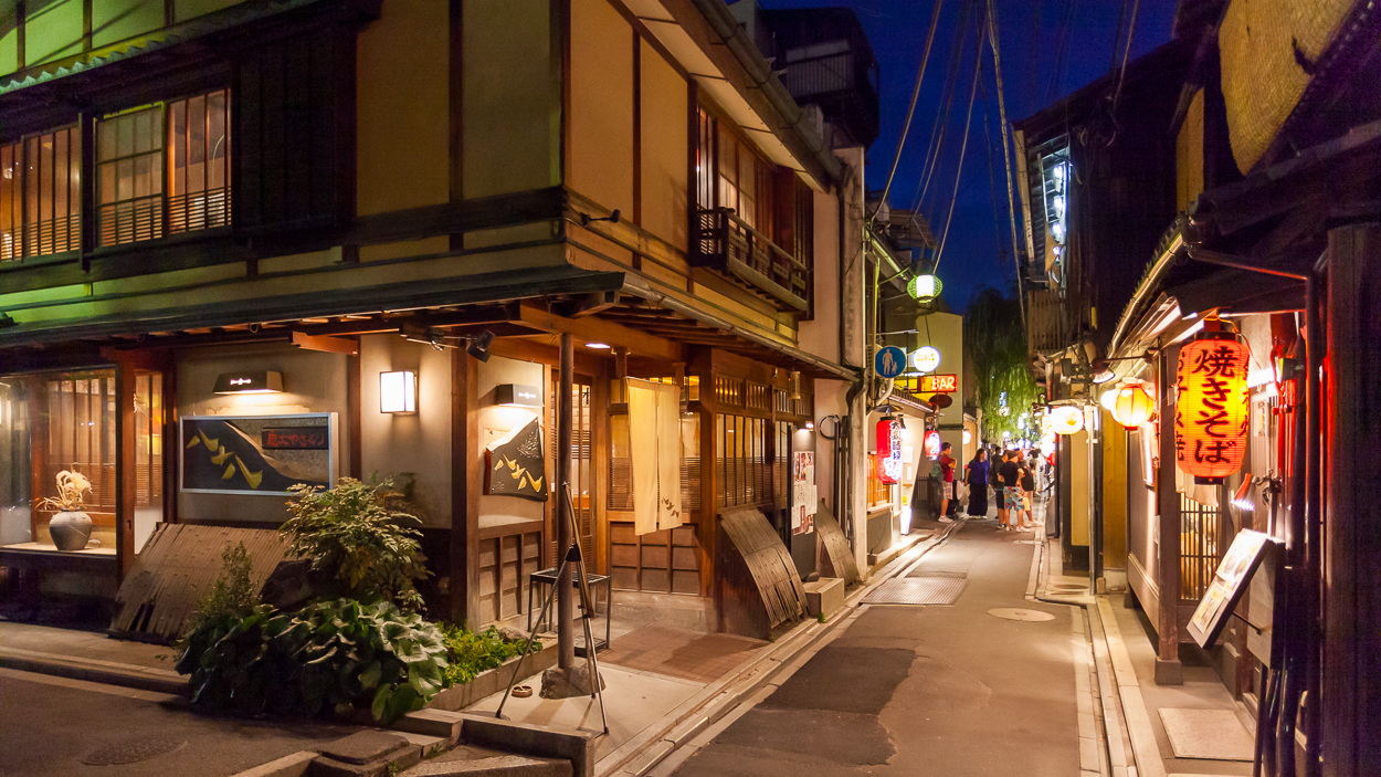 Kyoto at Night: Capturing the Ambience of the Hidden Laneways